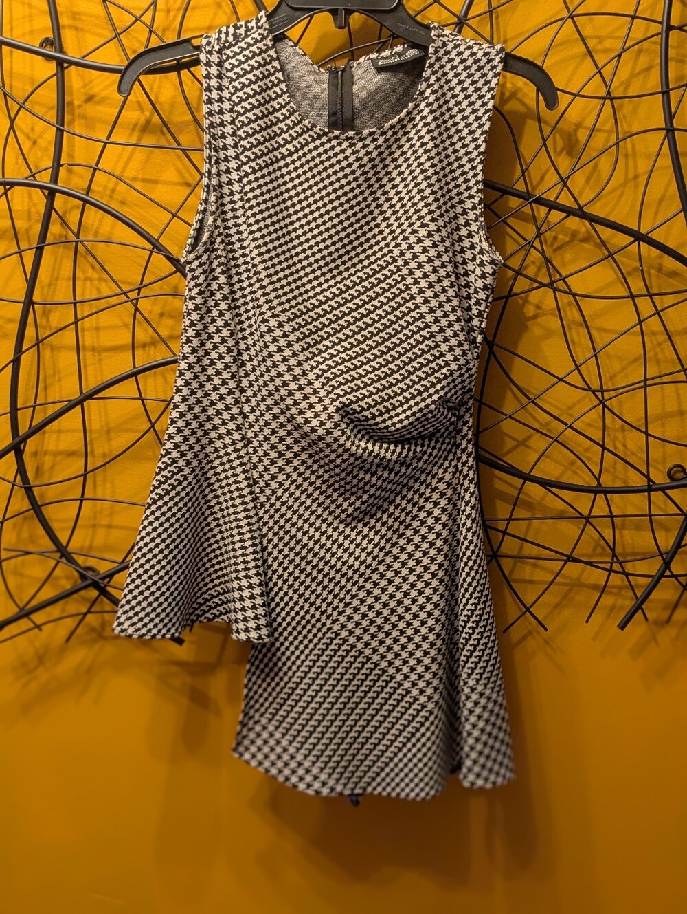 7th Avenue NY&Co Houndstooth Sleeveless Asymmetric Peplum Top - Size XS